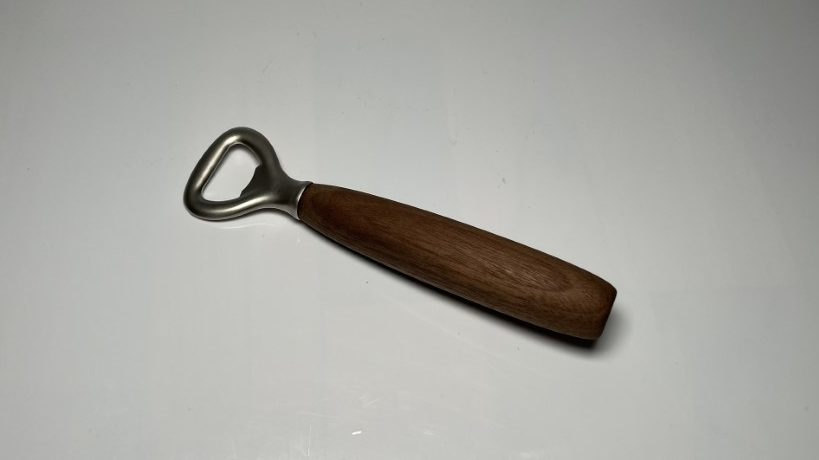 Flaschenöffner mit Griff Nuss (1)
